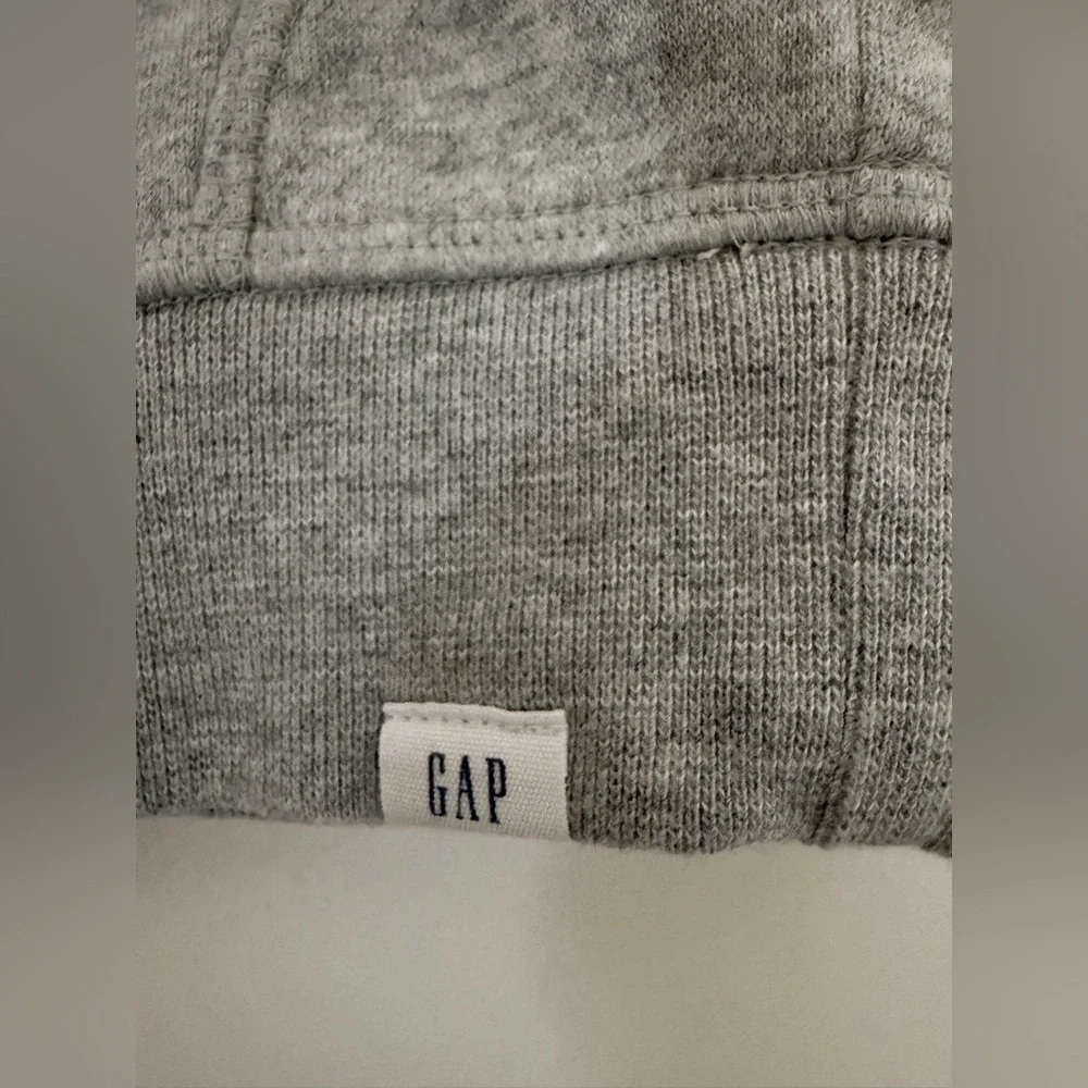 GAP soft gray